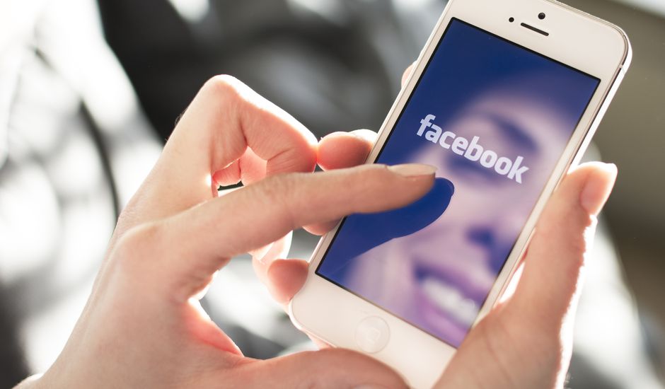facebook-phond.jpg